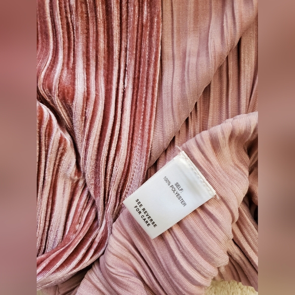 Arrow & Root Elegant Pink Button-Down Dress - Picture 5 of 5